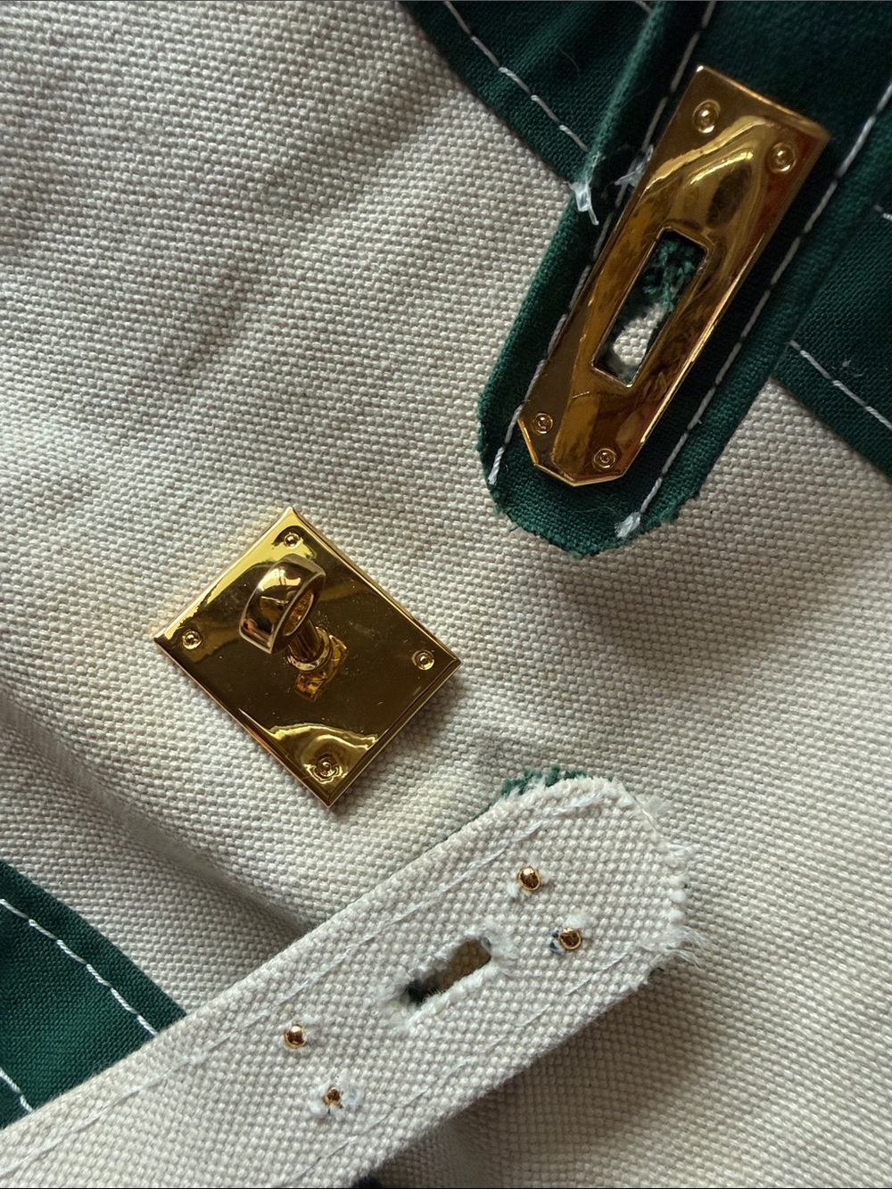 THE IT SUMMER BAG - THE BOAT-YARD | THE CLUTCH IN VINTAGE GREEN - Picture 10 of 16